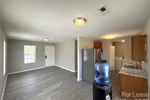 333 E Todd Ln, Charlotte, NC 28208 - Photo 6