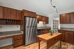 201 Crowfields Dr, Asheville, NC 28803 - Photo 8