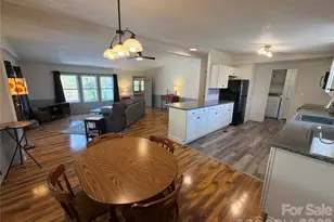 200 Cranbrook Cir, Hendersonville, NC 28792 - Photo 6