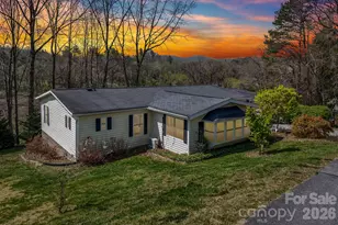 200 Cranbrook Cir, Hendersonville, NC 28792 - Photo 2