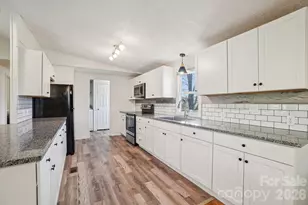 200 Cranbrook Cir, Hendersonville, NC 28792 - Photo 20