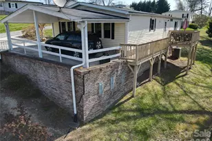 200 Cranbrook Cir, Hendersonville, NC 28792 - Photo 4