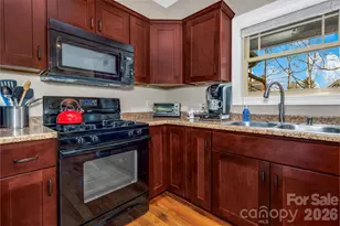 122 Craggy St, Black Mountain, NC 28711 - Photo 6