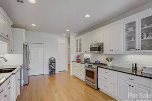 8905 Challis Hill Ln, Charlotte, NC 28226 - Photo 12