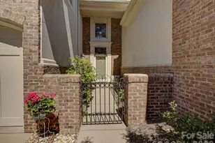 8905 Challis Hill Ln, Charlotte, NC 28226 - Photo 2