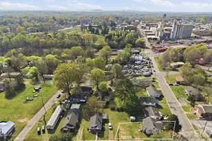 621 E A St, Newton, NC 28658 - Photo 34