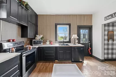 507 Oak Street SW, Lenoir, NC 28645 - Photo 8