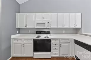 19830 Oak Leaf Cir, Cornelius, NC 28031 - Photo 12