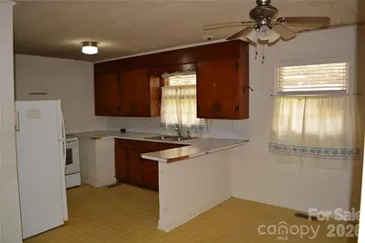 624 Broadway Street NW, Lenoir, NC 28645 - Photo 8