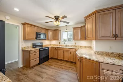 176 Derbyshire Drive, Hendersonville, NC 28792 - Photo 14