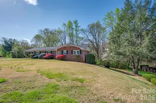 215 Windover Dr, Forest City, NC 28043 - Photo 2