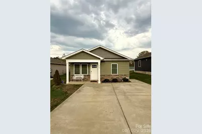 1946 11th Avenue NE, Hickory, NC 28601 - Photo 1