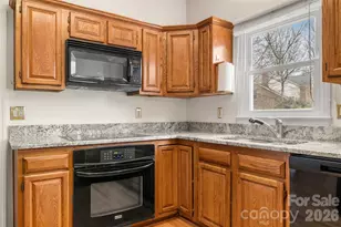 2908 Planters Walk Ct, Charlotte, NC 28210 - Photo 14