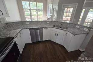 9011 Coleshire Ct, Charlotte, NC 28269 - Photo 8