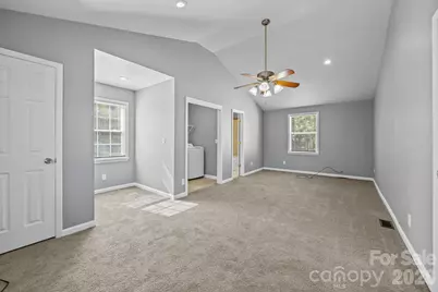 9300 Edgevale Drive, Charlotte, NC 28216 - Photo 8