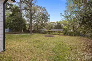 9300 Edgevale Dr, Charlotte, NC 28216 - Photo 18