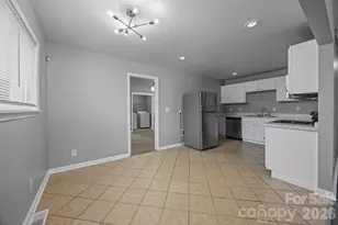 9300 Edgevale Dr, Charlotte, NC 28216 - Photo 4