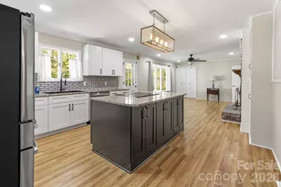 607 12th Avenue NE, Hickory, NC 28601 - Photo 8