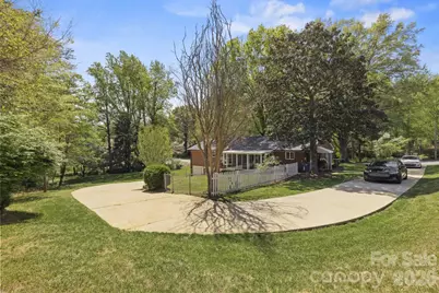 607 12th Avenue NE, Hickory, NC 28601 - Photo 4
