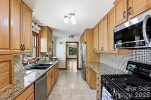 121 Wells St, Hendersonville, NC 28739 - Photo 10