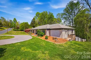 906 Hemlock Dr NE, Lenoir, NC 28645 - Photo 4