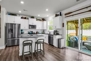 383 Fox Cove Rd, Hendersonville, NC 28792 - Photo 8