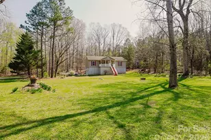 634 E Swannanoa Ave, Liberty, NC 27298 - Photo 12