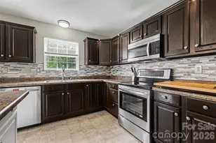 1038 Chalk Hill Ln, Charlotte, NC 28214 - Photo 6