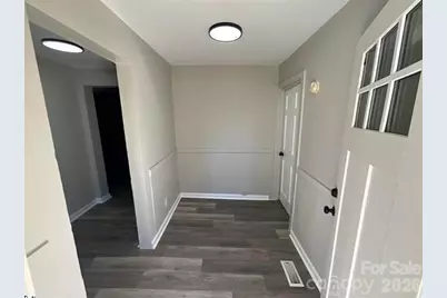 505 E Robinson Street, Gaffney, SC 29340 - Photo 2