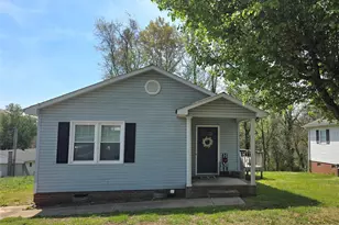 220 E Alabama Ave, Bessemer City, NC 28016 - Photo 2