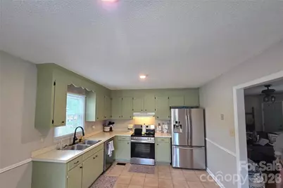 220 E Alabama Avenue, Bessemer City, NC 28016 - Photo 12