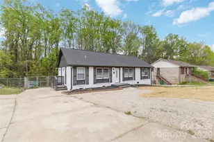 6726 Barrington Dr, Charlotte, NC 28215 - Photo 2