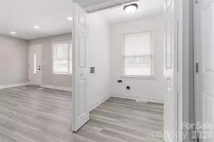 6726 Barrington Dr, Charlotte, NC 28215 - Photo 10