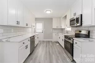 6726 Barrington Dr, Charlotte, NC 28215 - Photo 6