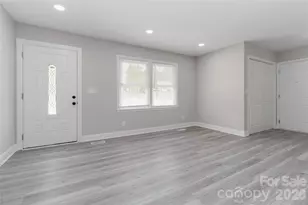 6726 Barrington Dr, Charlotte, NC 28215 - Photo 4