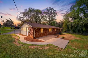 3244 25th St Ct NE, Hickory, NC 28601 - Photo 2