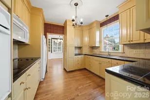 1064 6th Ave NW, Hickory, NC 28601 - Photo 14