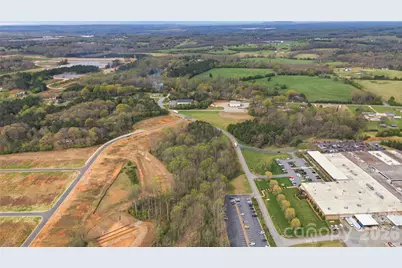 1821 Gkn Way, Newton, NC 28658 - Photo 8