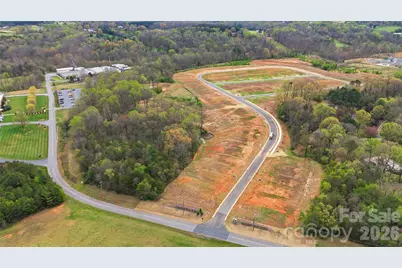 1821 Gkn Way, Newton, NC 28658 - Photo 2