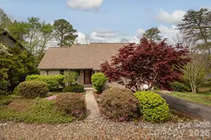 4 Zachary Ridge Rd, Asheville, NC 28804 - Photo 2