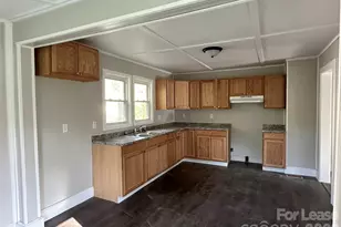 331 W Bingham St, Statesville, NC 28677 - Photo 2