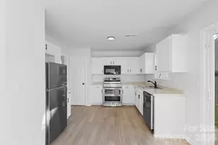 2440 Reid Oaks Dr, Charlotte, NC 28208 - Photo 6