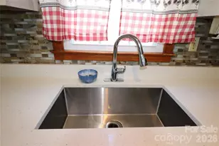 3931 Irvington Dr, Charlotte, NC 28205 - Photo 10