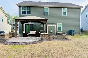 10190 Black Locust Ln, Charlotte, NC 28215 - Photo 4