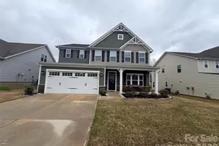 10190 Black Locust Ln, Charlotte, NC 28215 - Photo 2
