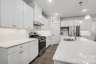 10190 Black Locust Ln, Charlotte, NC 28215 - Photo 12