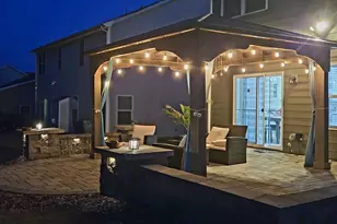 10190 Black Locust Ln, Charlotte, NC 28215 - Photo 6