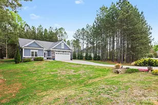 820 Sunset Pointe Dr, Salisbury, NC 28146 - Photo 4