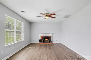 7410 Sarnia Pl, Charlotte, NC 28269 - Photo 6