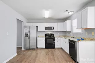 7410 Sarnia Pl, Charlotte, NC 28269 - Photo 8